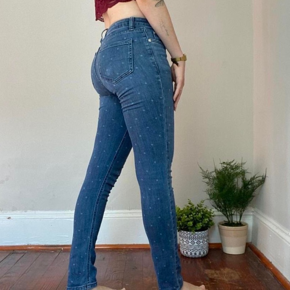 Lauren Conrad, dark wash skinny jeans, with light polkadots size 2